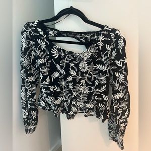 Cropped, long-sleeved Zara top with white embroidery and open back (XL)